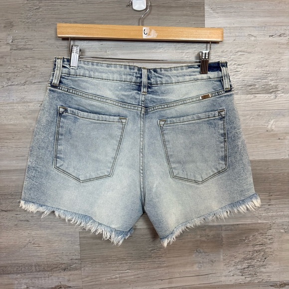 Kancan Gardenia Essentials High Rise Mom Shorts Light Wash - Size Large - Picture 3 of 10